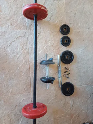 Set de pesas y barra para gimnasio