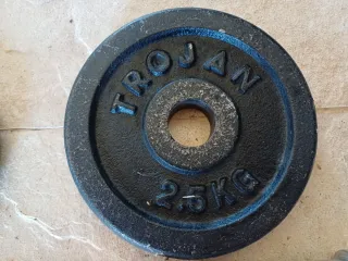 Set de pesas y barra para gimnasio