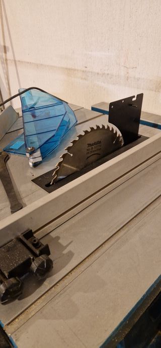 Sierra de mesa Makita MLT 100