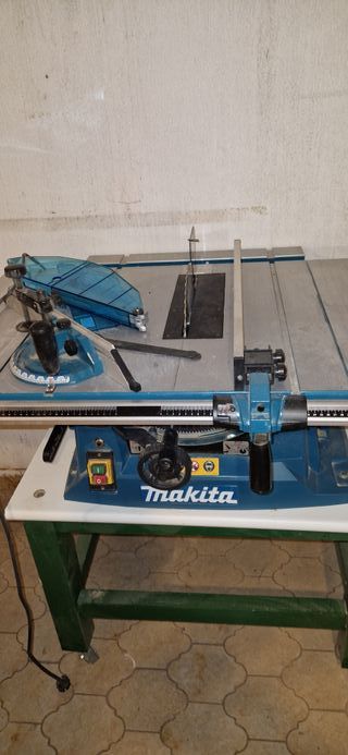 Sierra de mesa Makita MLT 100