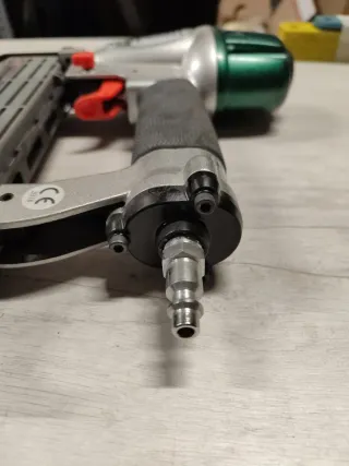 Clavadora Neumática F18/57VM EZ-FASTEN