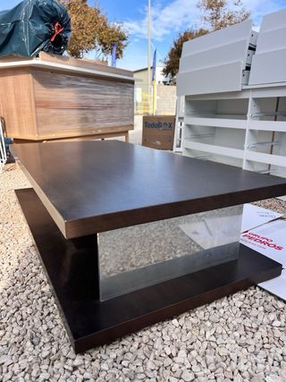Mesa de centro de madera oscura
