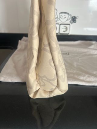 Bolso Tous grande marfil con estampado