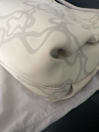 Bolso Tous grande marfil con estampado