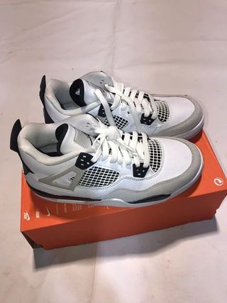 Jordan 4 Talla 39 Gris Blanco