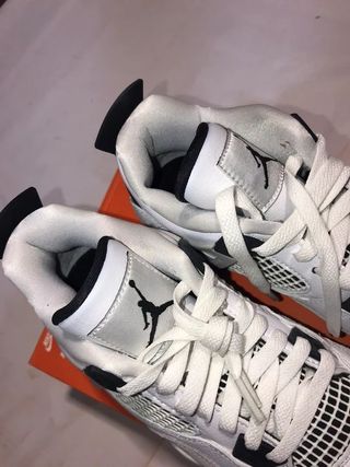 Jordan 4 Talla 39 Gris Blanco