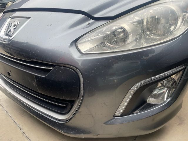 Paragolpes y Faro Derecho Peugeot 308