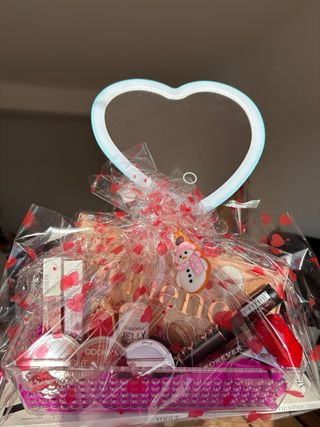 Cesta regalo de Maquillaje y espejo con luz