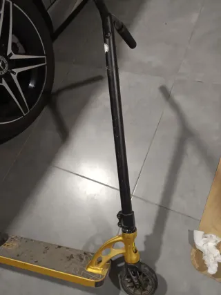 Patinete Scooter Dorado y Negro