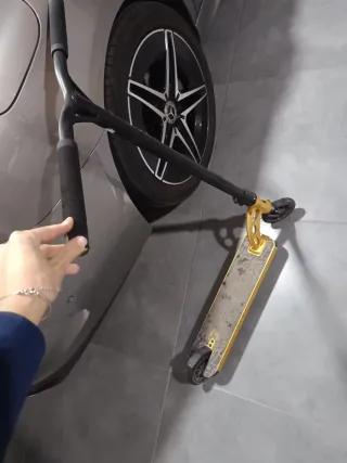 Patinete Scooter Dorado y Negro