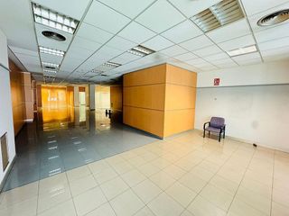 Local comercial en alquiler en Eixample Nord – La Devesa en Girona