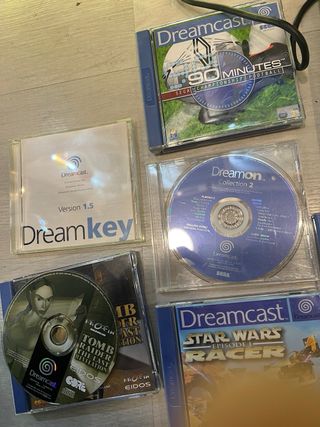 lote de Sega Dreamcast Blanca + Mando con juegos