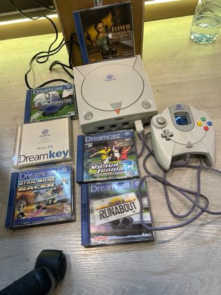 lote de Sega Dreamcast Blanca + Mando con juegos