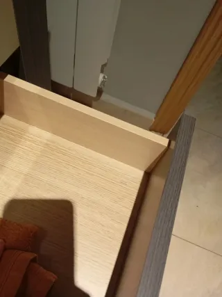 Mueble y espejo de madera