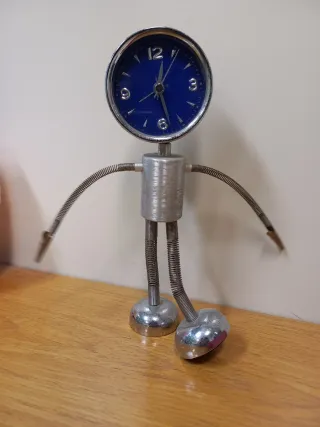 Sveglia in metallo a batteria