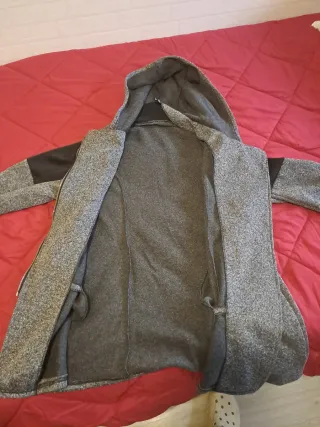 Chaqueta gris con cremallera y capucha XXL