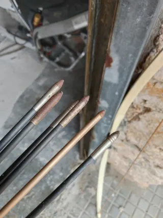 Arco de madera con cuerda