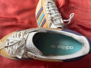 Zapatillas Adidas Mujer Beige y Morado. Auténticas