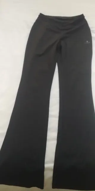 Pantalones y camiseta deportivos mujer negros