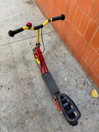 Patinete infantil grande rojo y amarillo