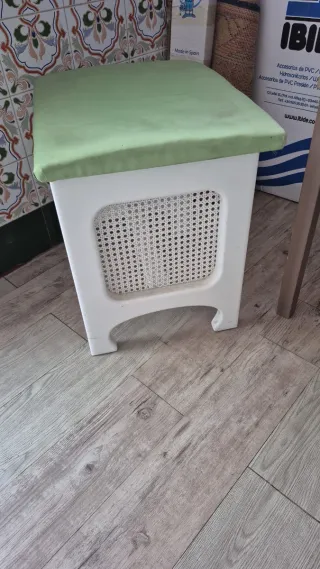 Banco antiguo verde y blanco