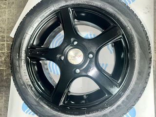 Llantas Matrix Negras con Neumáticos