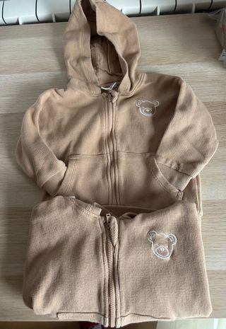 Sudadera con capucha y oso para niño