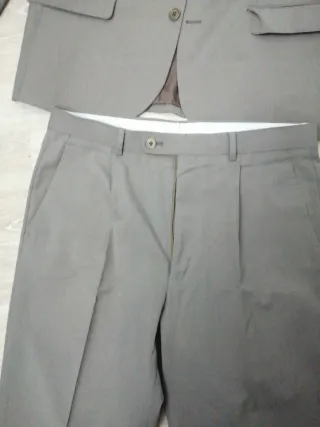 Traje de chaqueta beis tostado muy elegante