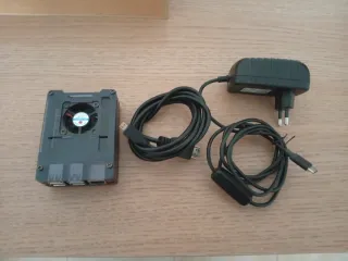 Raspberry Pi 4B 2GB con cables