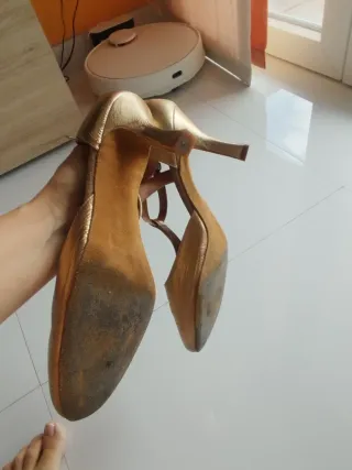 Zapatos de baile dorados