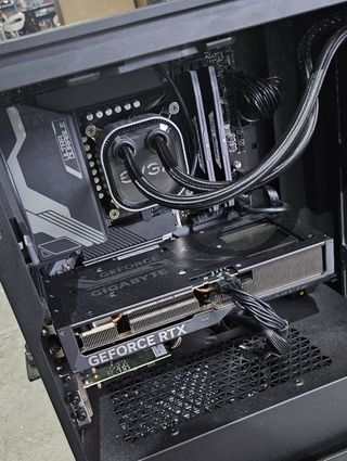 Torre PC Gaming Corsair RTX 4070 Windforce