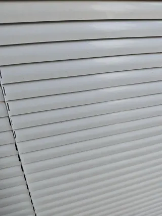 Tende in alluminio bianche