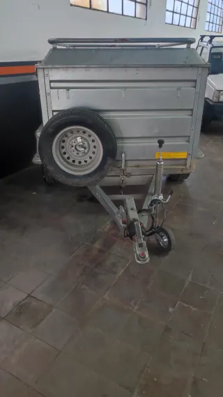 Remolque cerrado metálico