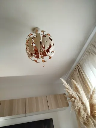 Lámpara colgante diseño moderno.