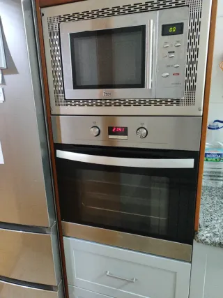 Horno y Microondas Teka con Marco