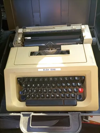 Máquina de escribir Elsa 1046 antigua