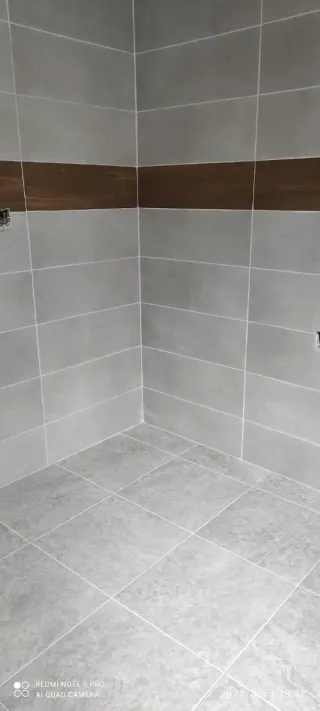 Profesionales en pegar cerámica baldosas azulejo