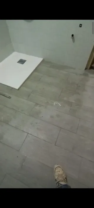 Profesionales en pegar cerámica baldosas azulejo