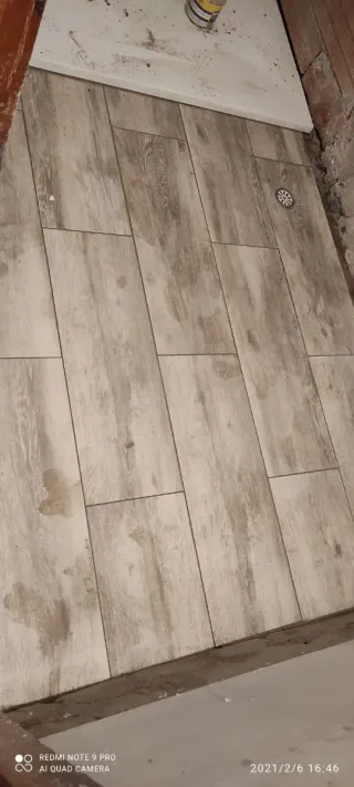 Profesionales en pegar cerámica baldosas azulejo