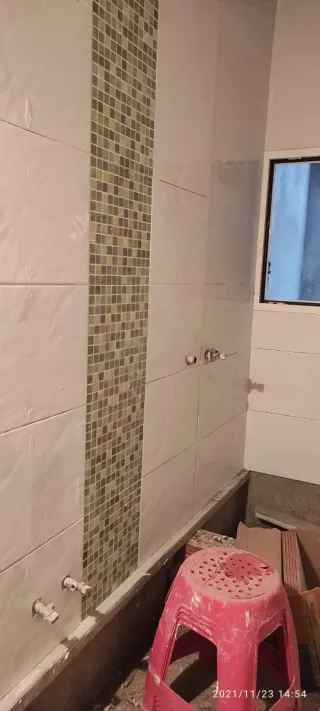 Profesionales en pegar cerámica baldosas azulejo