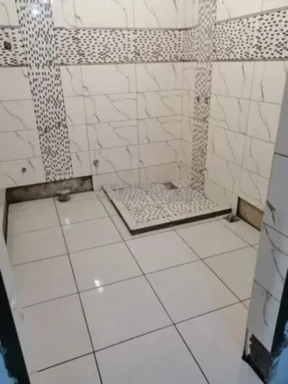 Profesionales en pegar cerámica baldosas azulejo