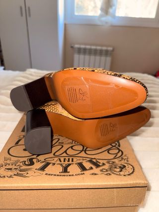 Botines estilo serpiente