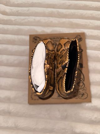 Botines estilo serpiente