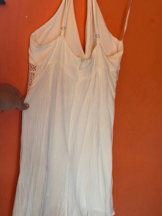 Mono blanco con encaje