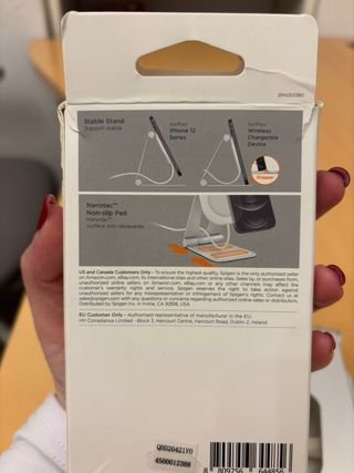 Supporto di ricarica MagSafe Spigen per iPhone