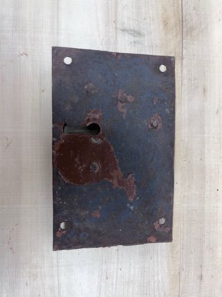 Cerradura antigua forja