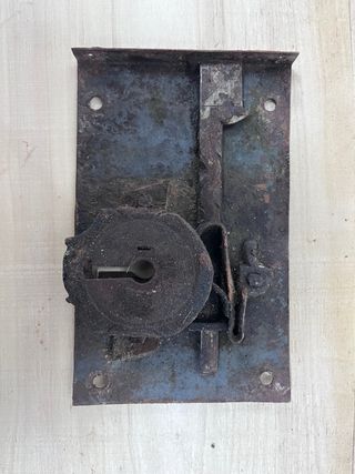 Cerradura antigua forja