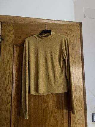 Camiseta dorada manga larga con brillos