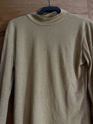 Camiseta dorada manga larga con brillos