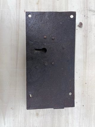 Cerradura antigua de forja